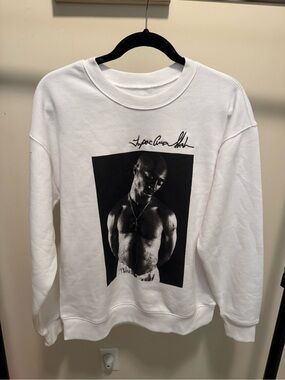 Forever 21 White Sweatshirt with 2pac on it